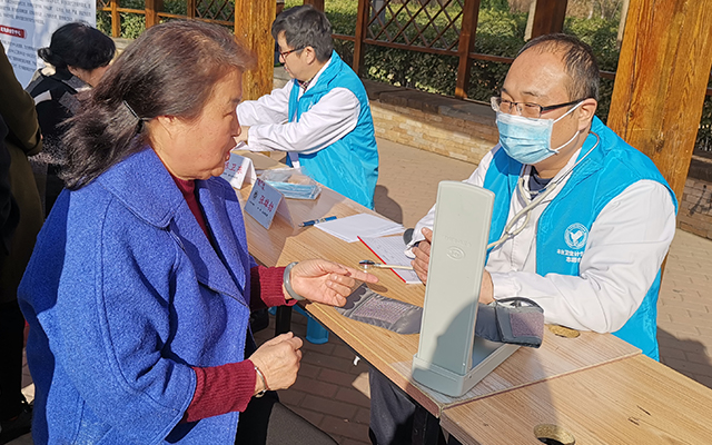 【学雷锋日】半岛电子,有限公司官网举办“爱满京城，牵手智慧家医”志愿服务活动(图5)